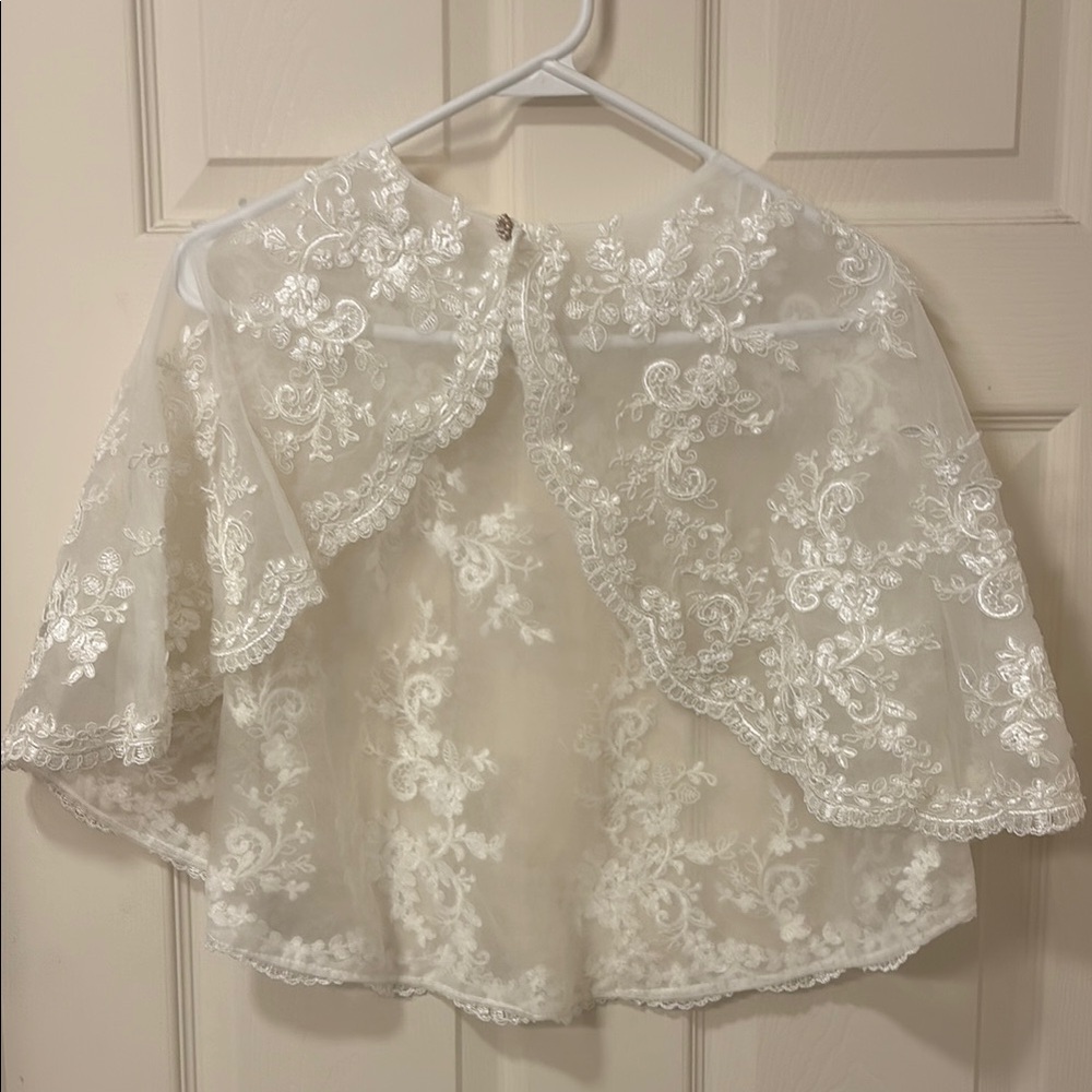 Elegant White Lace Capelet